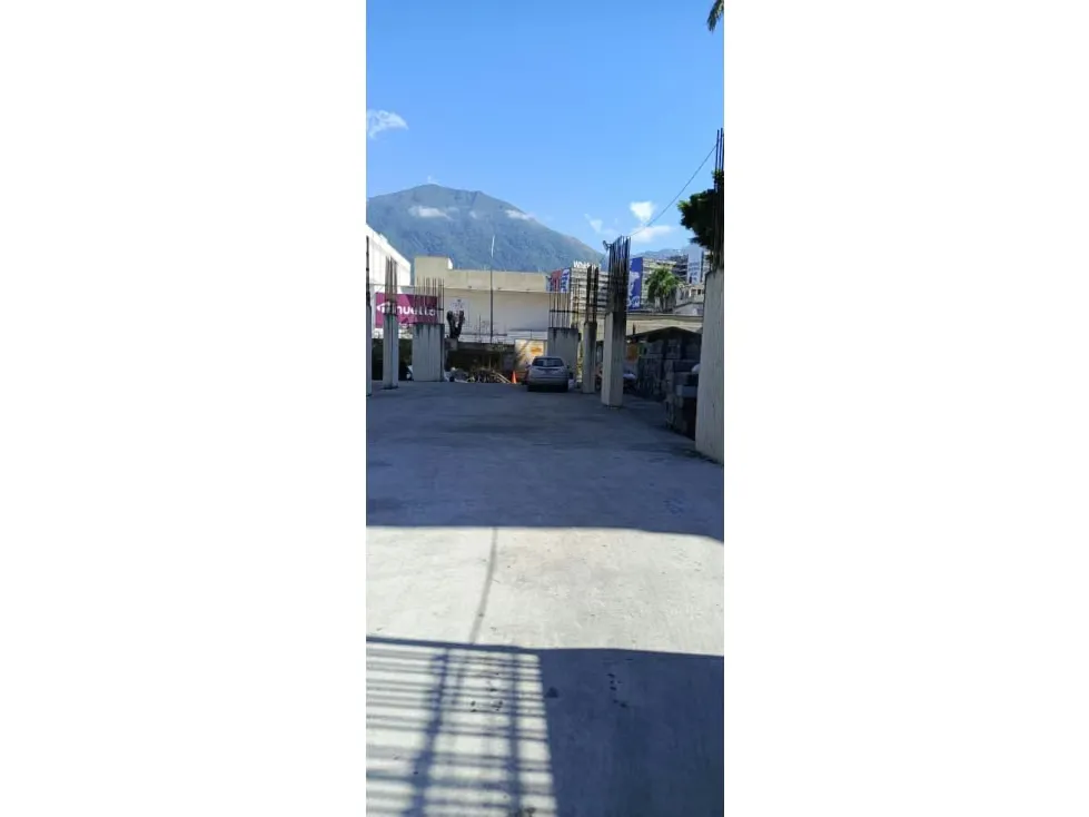 Vendo local 6000m2 Las Mercedes 5627 - 6