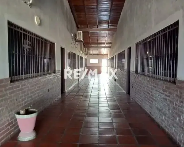 OFINA EN ALQUILER AVENIDA BERMÚDEZ PUERTO SUCRE CUMANÁ