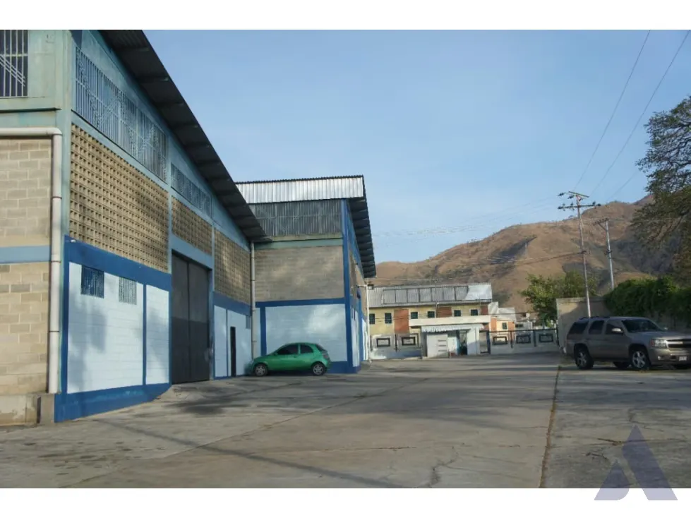 Se vende galpón 840m2 La Mora II-La Victoria 5924 - 5