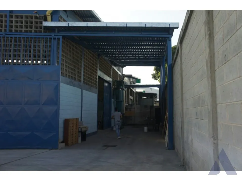 Se vende galpón 840m2 La Mora II-La Victoria 5924 - 8
