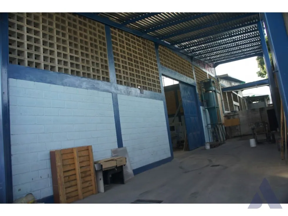Se vende galpón 840m2 La Mora II-La Victoria 5924 - 9