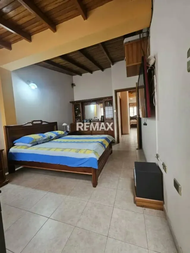 Casa Esquinera en Alquiler – Portal de las Acacias - 4