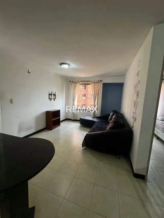 Apartamento Amoblado en Venta Res. Solano - 2