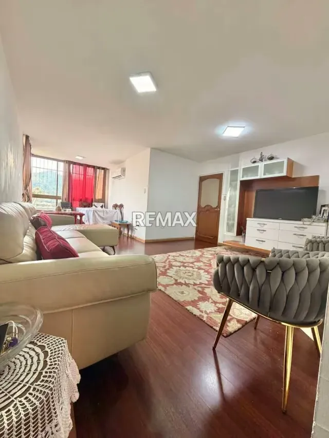Apartamento en Venta en Valles de Camoruco Habitable Piso Alto Planta 50% - 13