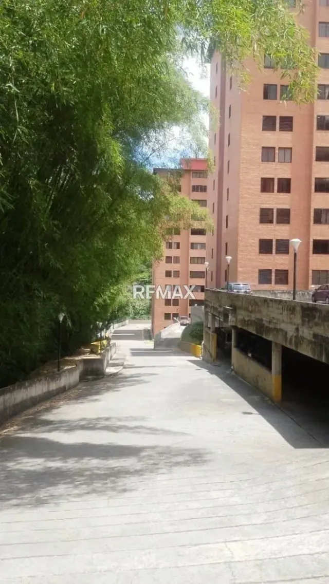 APARTAMENTO EN VENTA - URB. PARQUE CAIZA - 2