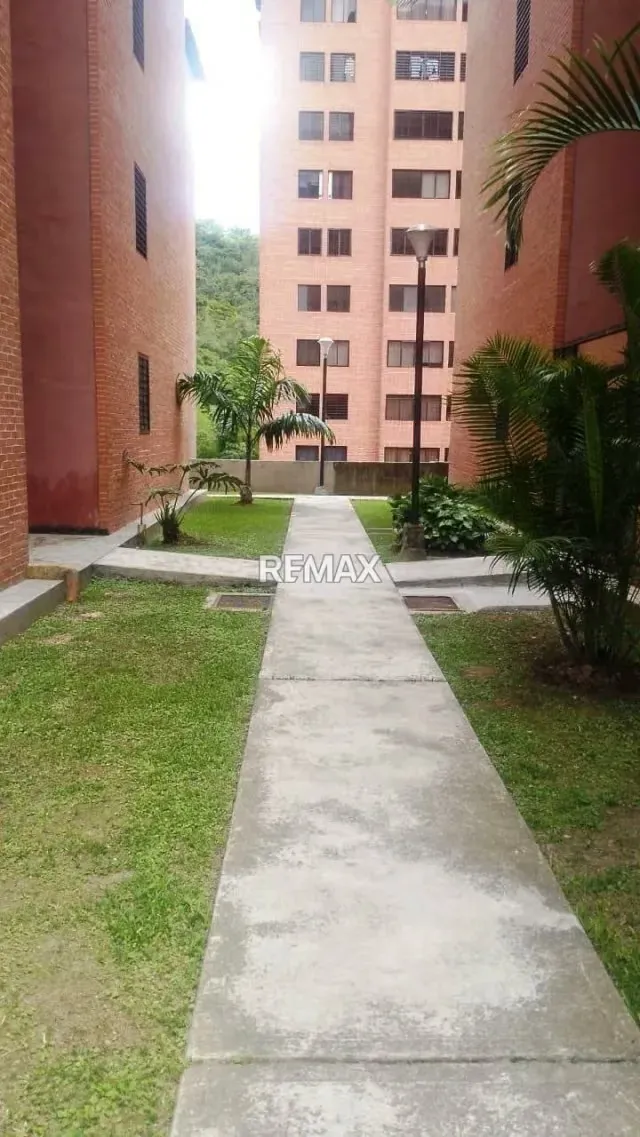 APARTAMENTO EN VENTA - URB. PARQUE CAIZA - 4