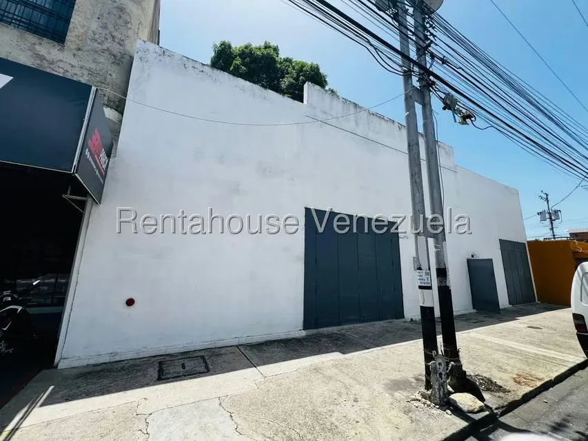 Local Comercial en Alquiler en Avenida Los Cedros, Aragua