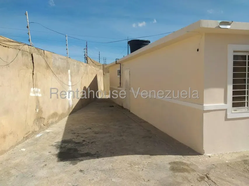 Casa (1 Nivel) en Venta en Pedro Manuel Arcaya, Falcon - 2