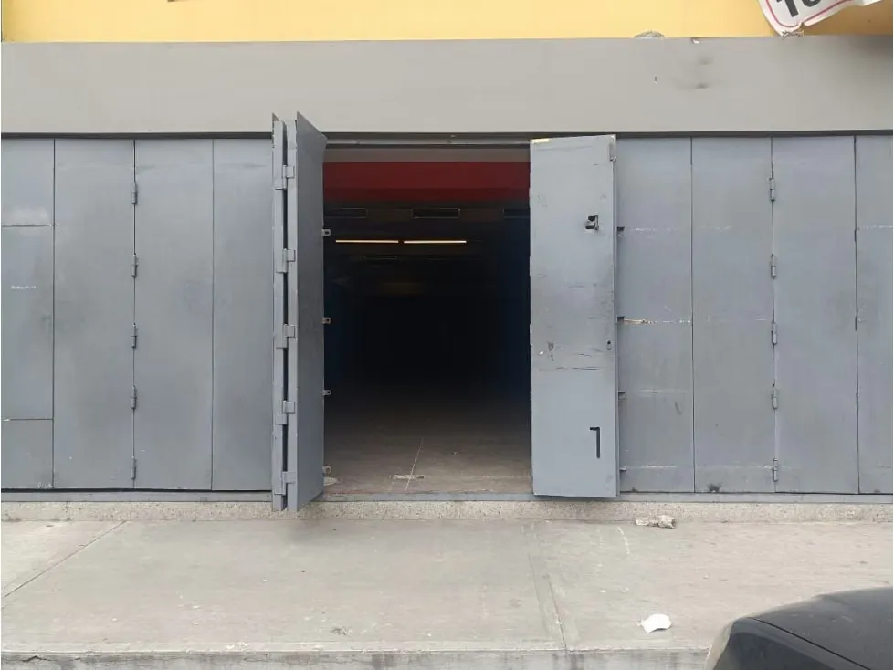 Local en alquiler 1000m², Av Lebrum - 2