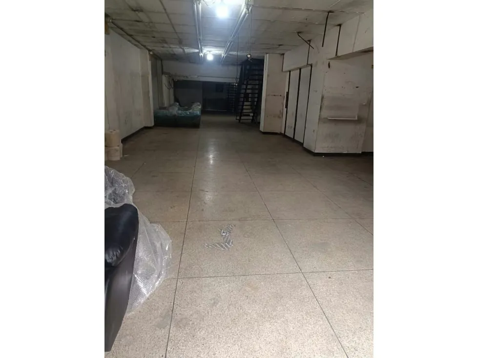 Local en alquiler 1000m², Av Lebrum - 11