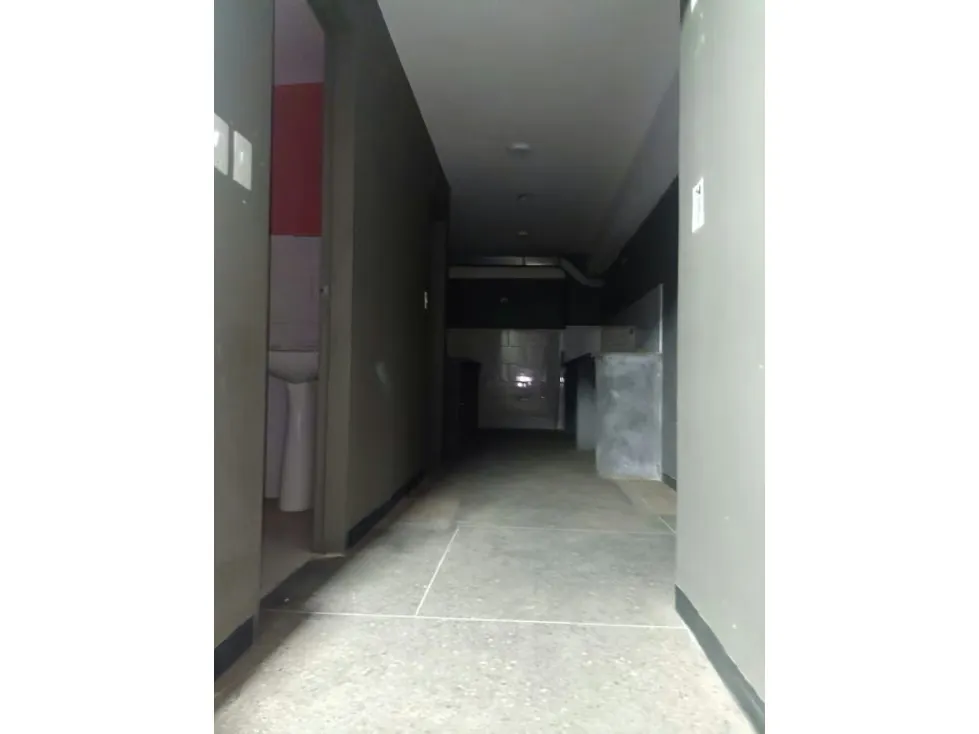 Local en alquiler 1000m², Av Lebrum - 18