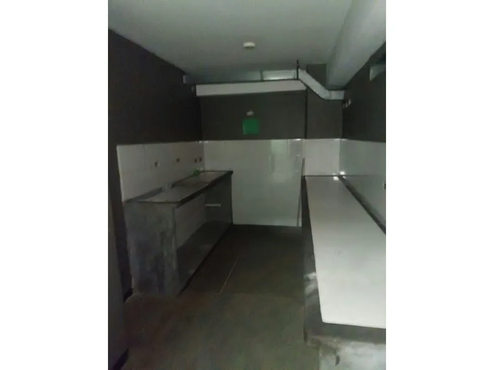 Local en alquiler 1000m², Av Lebrum - 9
