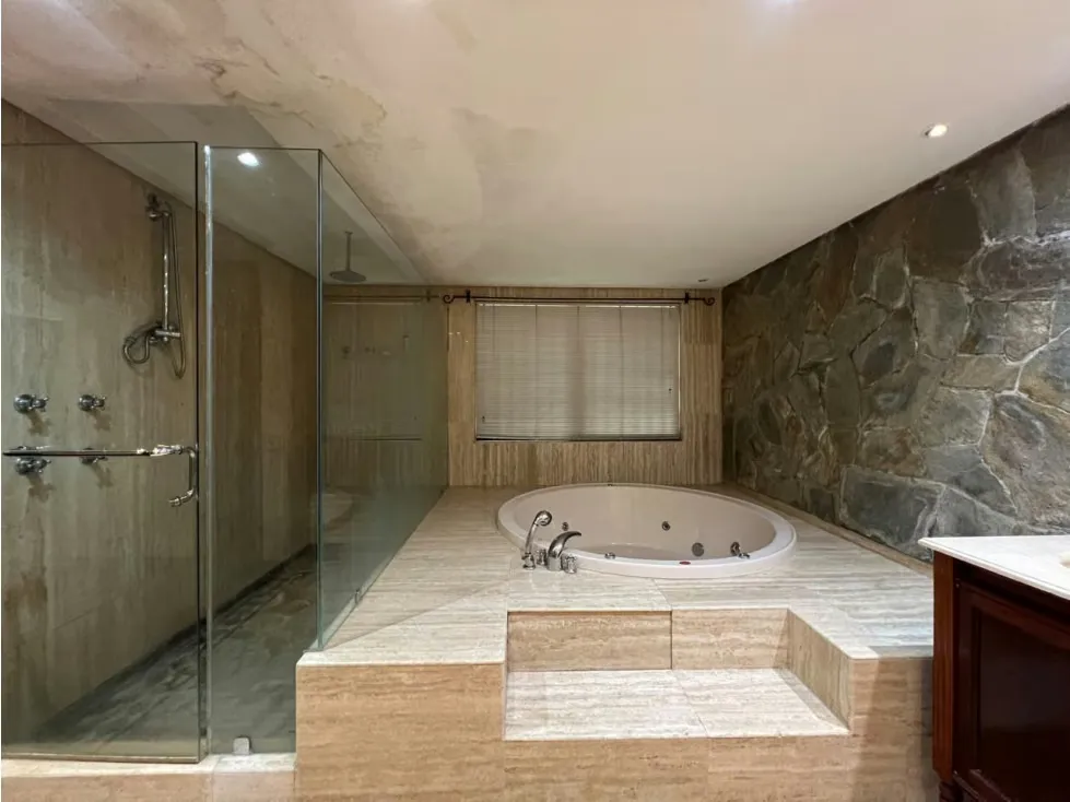 Se vende/alquila Casa 2.500m² 4h+2s/4b+2s/4p Oripoto - 32