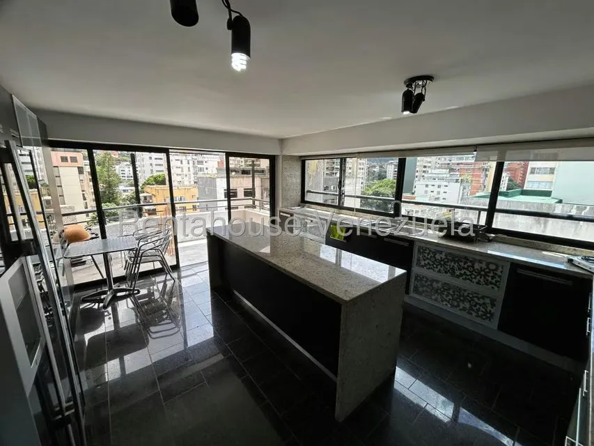 Apartamento (Penthouse) en Alquiler en Los Palos Grandes, Distrito Metropolitano - 11