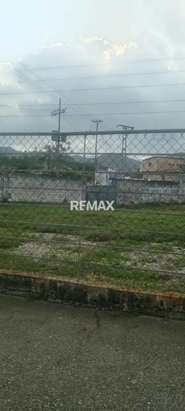 EN VENTA TERRENO EN LA AV. BOLIVAR NORTE - 5