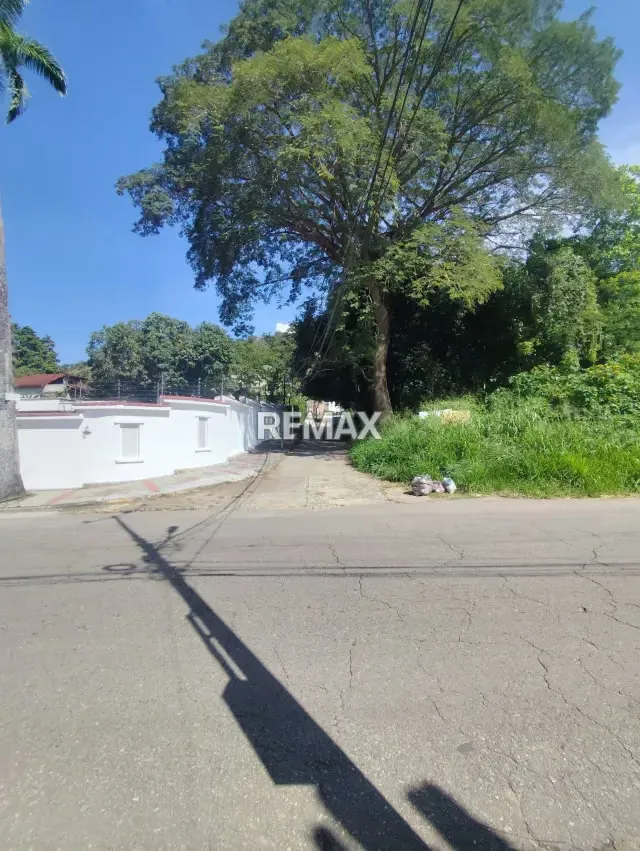 VENTA DE TERRENO PLANO DE ESQUINA EN CALLE ABIERTA, COLINAS DE GUATAPARO - 7