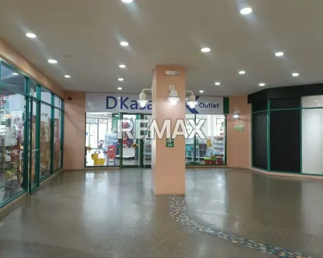 LOCAL PREMIER DE ESQUINA EN EL CC RATTAN PLAZA - 13