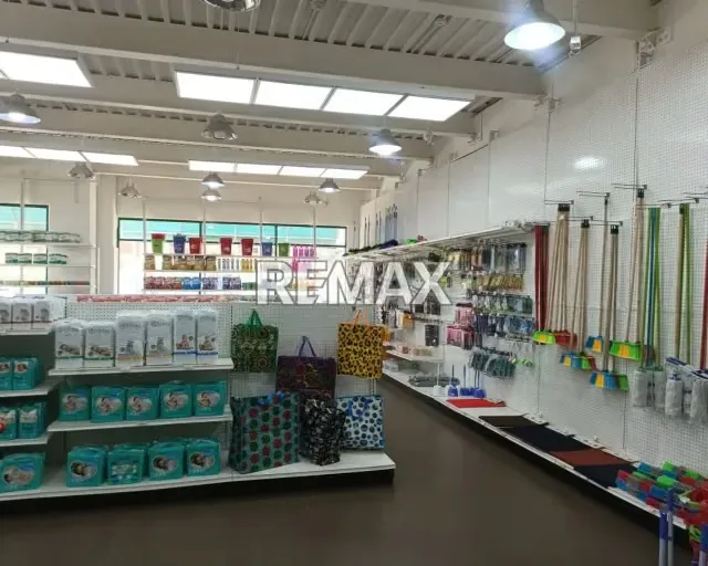 LOCAL PREMIER DE ESQUINA EN EL CC RATTAN PLAZA - 10