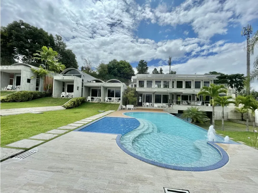 En venta casa de 2160m2 4h+2s/4.5b+s/15p La Lagunita - 3