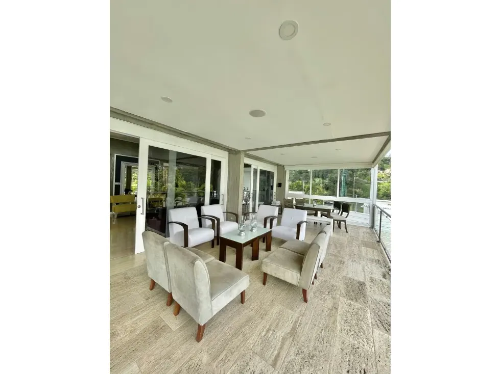 En venta casa de 2160m2 4h+2s/4.5b+s/15p La Lagunita - 10