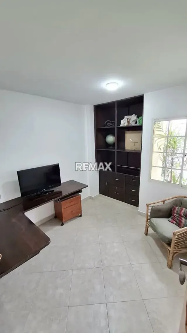 CASA EN ALQUILER EN URB BAJUMBAL - 8