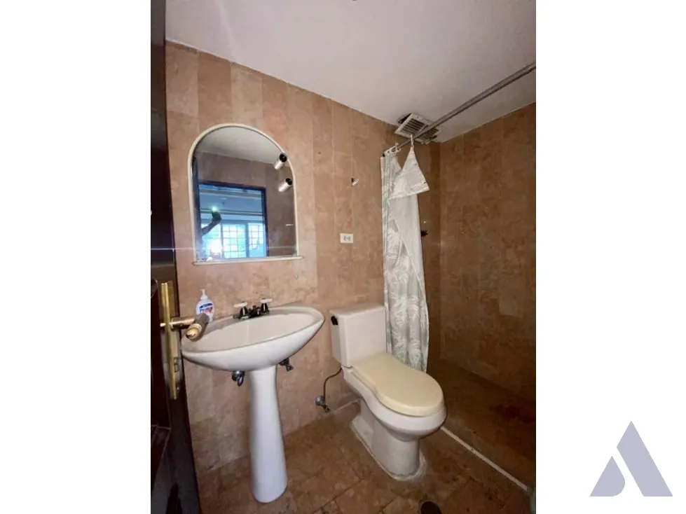 Se vende casa de uso comercial 324m2 El Rosal 9991 - 16