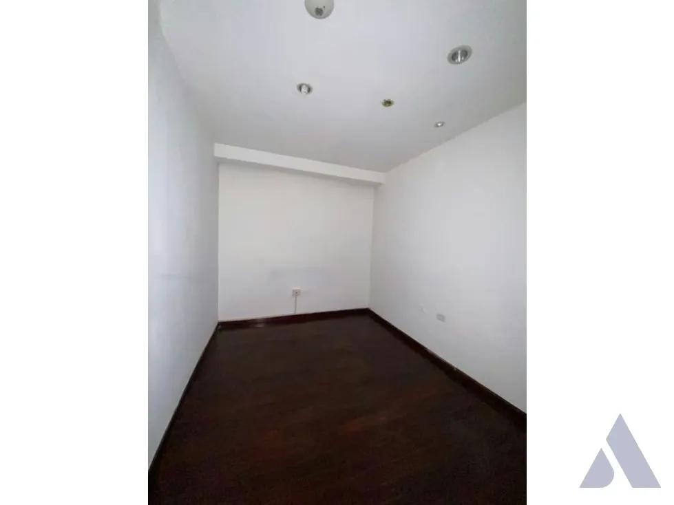 Se vende casa de uso comercial 324m2 El Rosal 9991 - 17