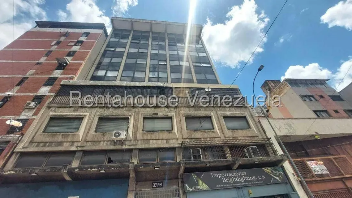 Oficina en Alquiler en Parroquia Santa Teresa, Distrito Metropolitano