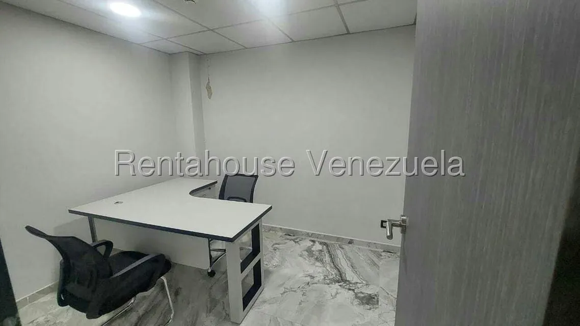 Oficina en Alquiler en Parroquia Santa Teresa, Distrito Metropolitano - 3