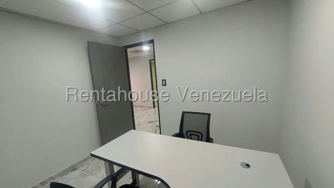 Oficina en Alquiler en Parroquia Santa Teresa, Distrito Metropolitano - 4