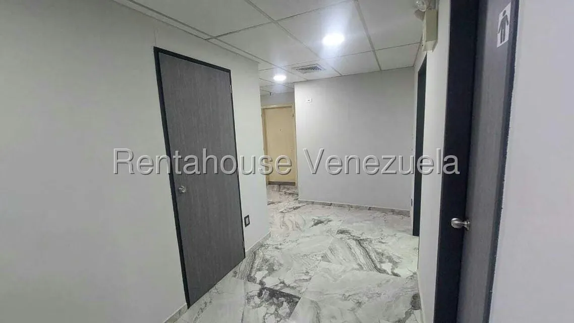 Oficina en Alquiler en Parroquia Santa Teresa, Distrito Metropolitano - 8