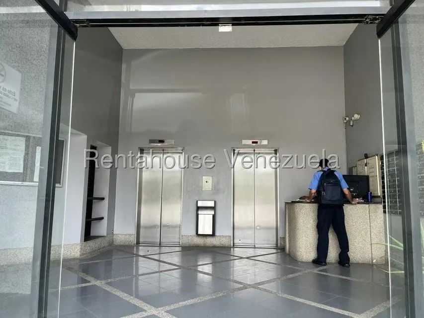 Oficina en Alquiler en Los Samanes, Distrito Metropolitano - 2