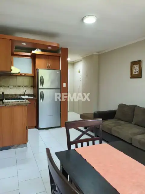 Acogedor Apto en Alquiler La Ensenada, de 1 habitación, Totalmente amoblado y piso Bajo ubicado en Puerto la Cruz, Sector Cerro Amarillo.