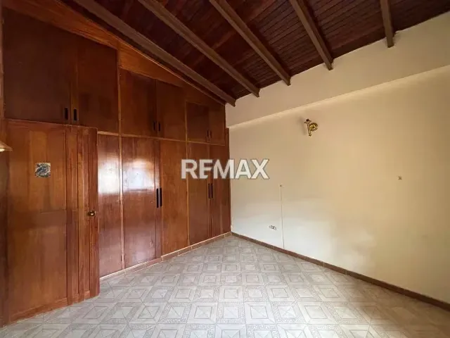 Se Vende Casa en Urb. El Castaño - 16