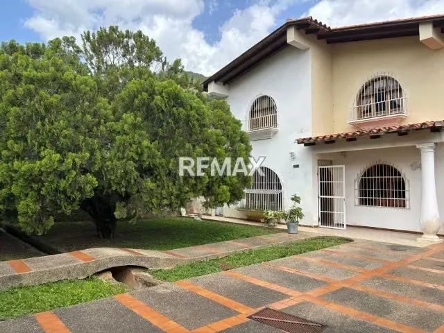 Se Vende Casa en Urb. El Castaño - 2
