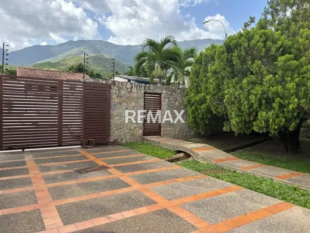 Se Vende Casa en Urb. El Castaño - 3