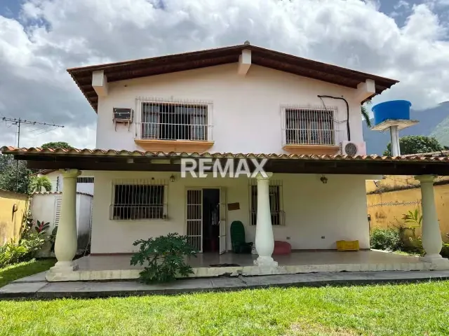 Se Vende Casa en Urb. El Castaño - 5