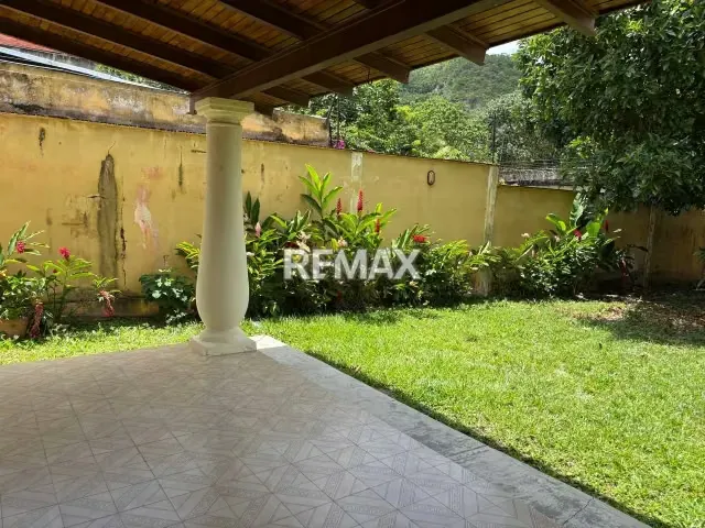 Se Vende Casa en Urb. El Castaño - 7