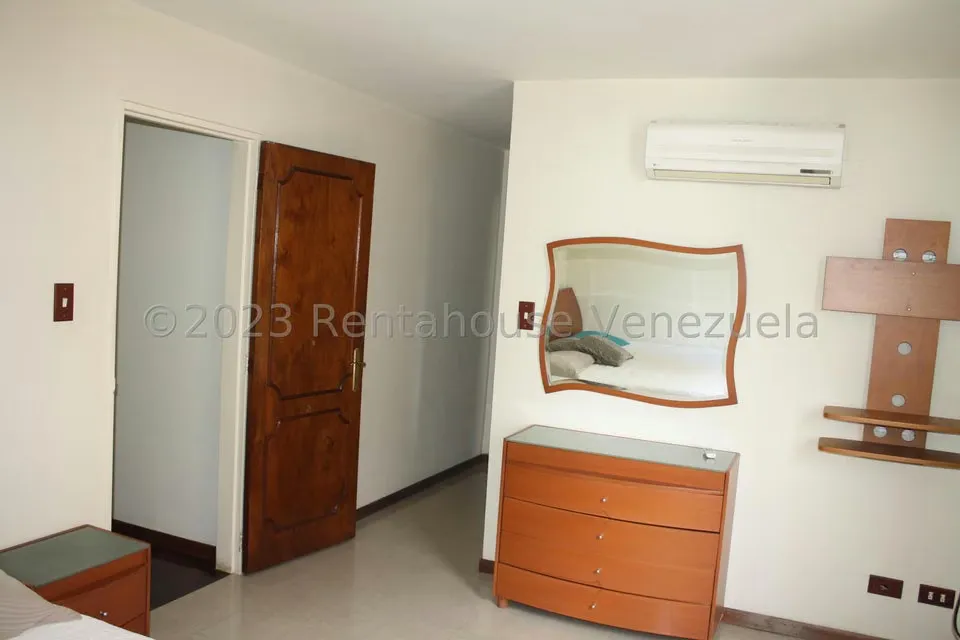 Apartamento (1 Nivel) en Venta en El Marques, Distrito Metropolitano - 27