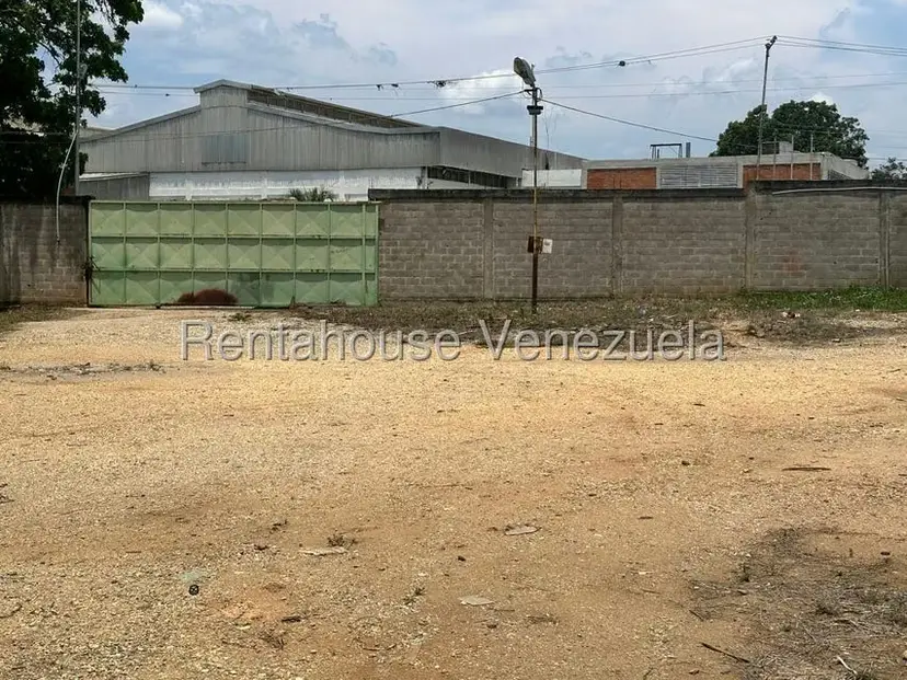 Terreno (Comercial) en Venta en La Raiza, Miranda