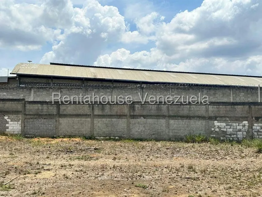 Terreno (Comercial) en Venta en La Raiza, Miranda - 29