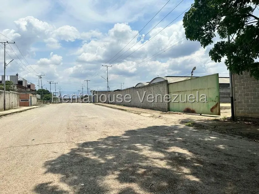 Terreno (Comercial) en Venta en La Raiza, Miranda - 31