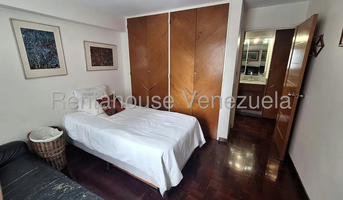 Apartamento (Duplex) en Venta en El Cigarral, Distrito Metropolitano - 24