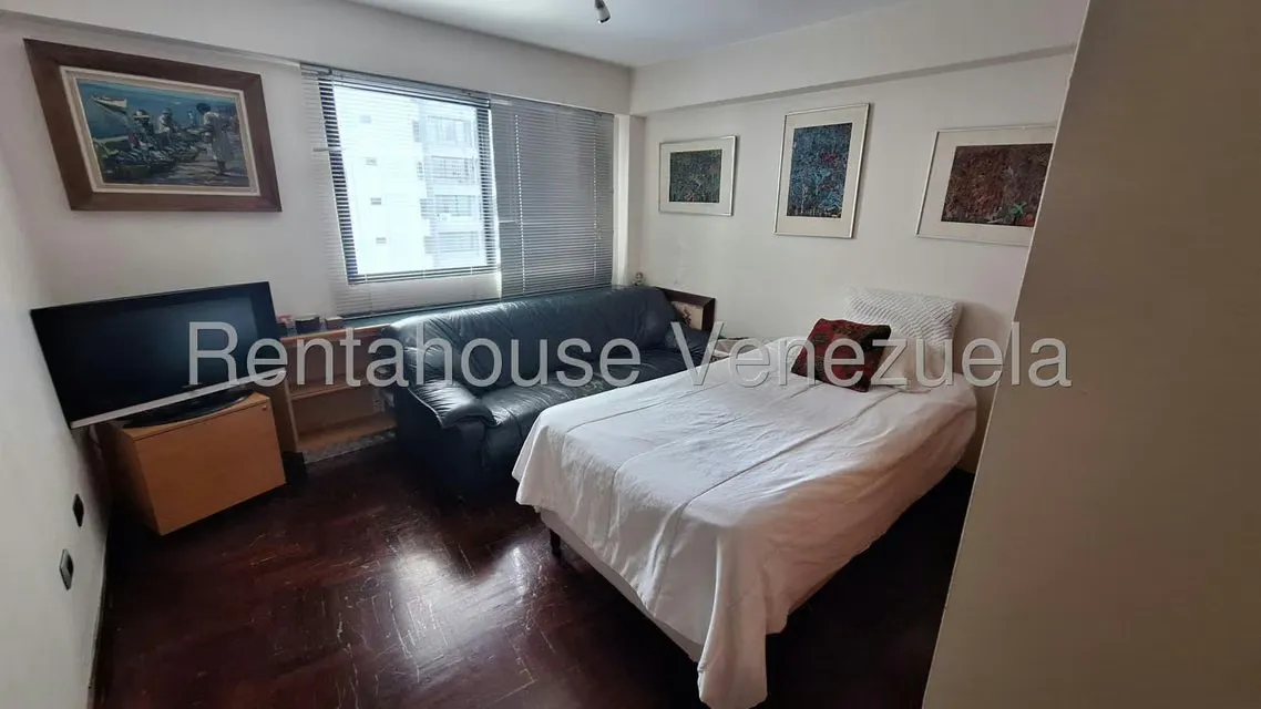 Apartamento (Duplex) en Venta en El Cigarral, Distrito Metropolitano - 25