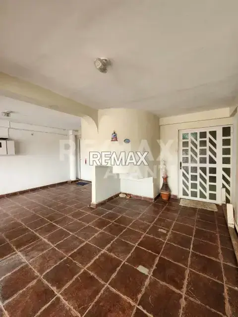 CASA EN VENTA URB ESPAÑA PUERTA MARAVEN