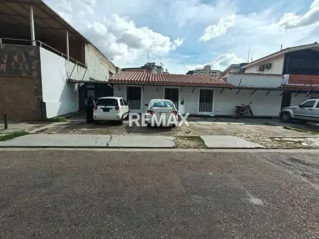 Alquiler Casa Comercial San José de Tarbes