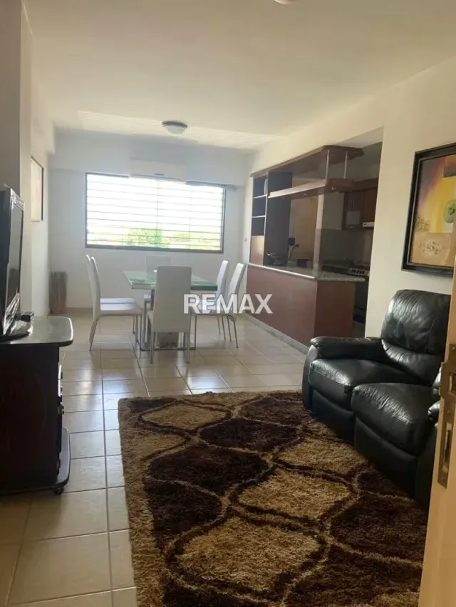 En alquiler bello y cómodo apartamento . Ubicado en el Conjunto Residencial Parque Trinitarias . - 3