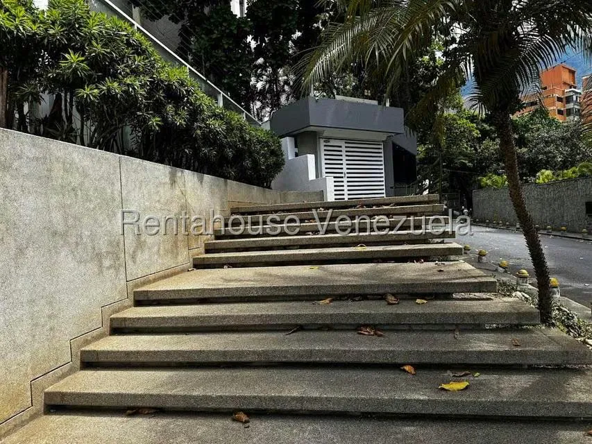 Apartamento (1 Nivel) en Alquiler en Los Chorros, Distrito Metropolitano - 2