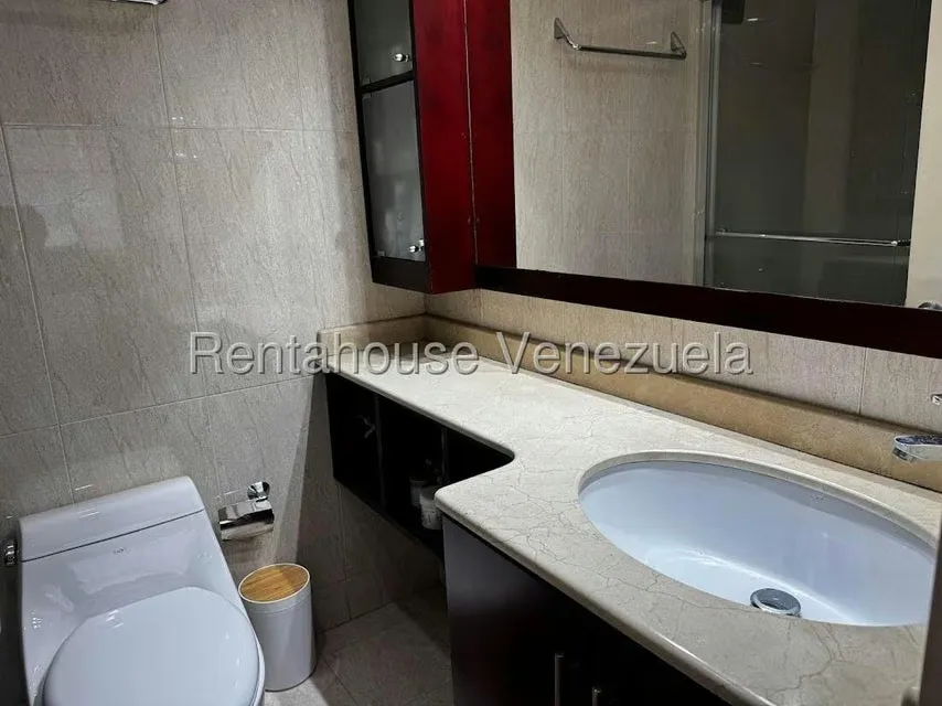 Apartamento (1 Nivel) en Alquiler en Los Chorros, Distrito Metropolitano - 14