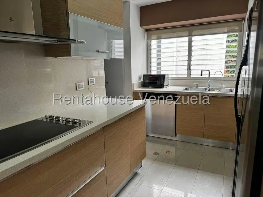 Apartamento (1 Nivel) en Alquiler en Los Chorros, Distrito Metropolitano - 10